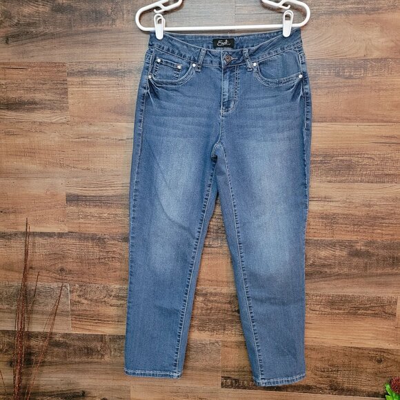 Earl Jeans Size 8 Skinny Capri Mid Rise Fleur De Lis Button Flap Embellished - Picture 2 of 10